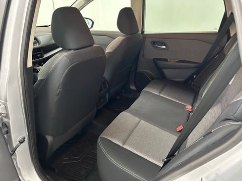 Used 2023 Nissan Rogue SV AWD/4WD image 16