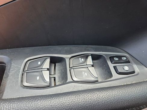 Used 2018 Hyundai Santa Fe SE AWD/4WD image 30