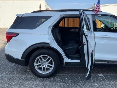 Used 2025 Ford Explorer Active w/ Active Comfort Package RWD image 24