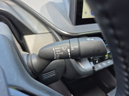 Used 2024 Toyota Prius XLE FWD image 31