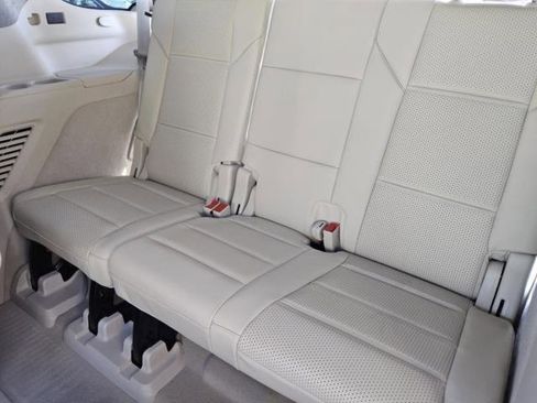 Used 2022 Cadillac Escalade Premium Luxury Platinum image 5