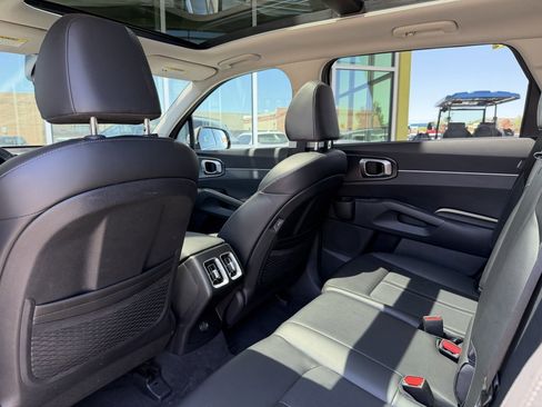 Used 2025 Kia Sorento S w/ Panoramic Sunroof Package FWD image 32