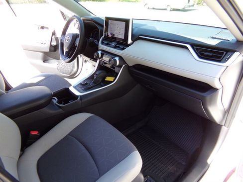 Used 2023 Toyota RAV4 XLE w/ Convenience Package image 16