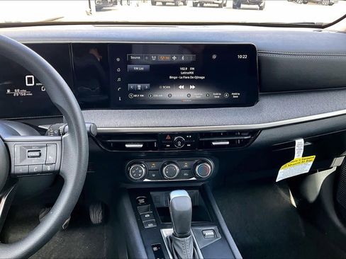 Used 2025 Nissan Kicks SV FWD image 7