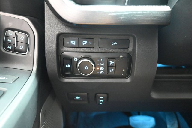 Used 2023 Ford F250 Lariat w/ Sport Appearance Package AWD/4WD image 13