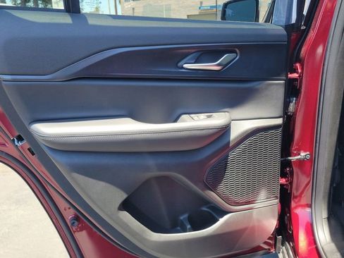 New 2025 Jeep Grand Cherokee Altitude image 13