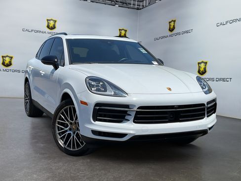 Used 2023 Porsche Cayenne Platinum Edition AWD/4WD image 3