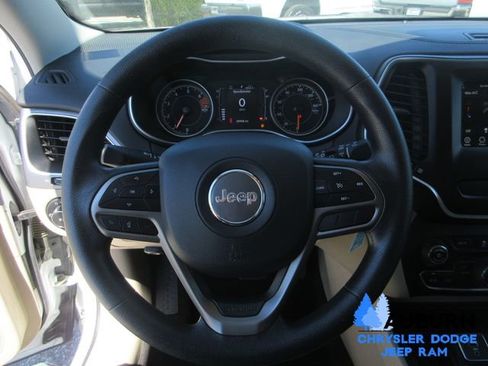 Used 2019 Jeep Cherokee Latitude w/ Popular Appearance Group FWD image 24