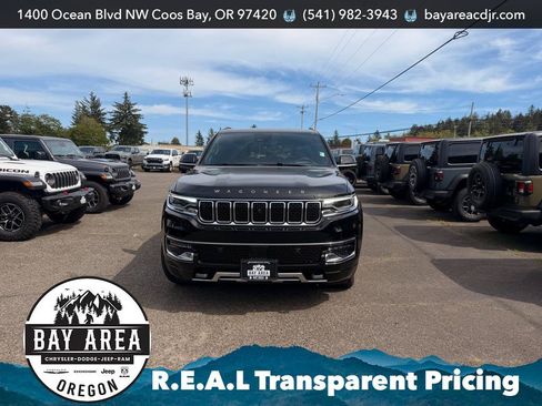 Used 2025 Jeep Wagoneer Series III w/ Premium Group I AWD/4WD image 2