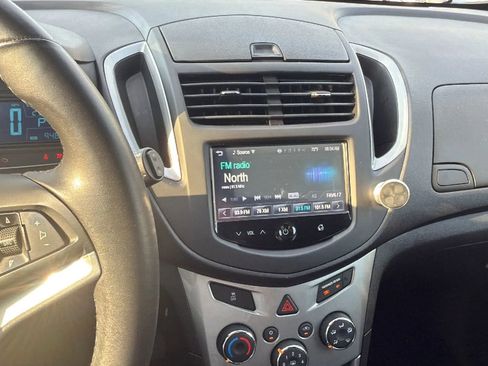 Used 2016 Chevrolet Trax LT w/ LT Convenience Package image 21