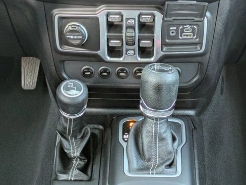 Certified 2018 Jeep Wrangler Unlimited Sahara AWD/4WD image 14