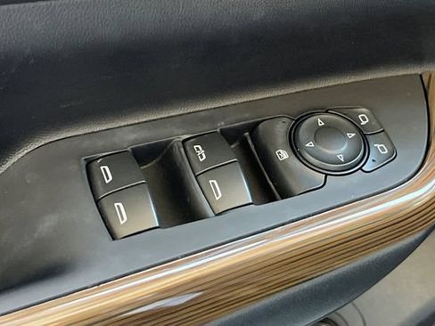 Used 2023 GMC Acadia SLE w/ Driver Convenience Package FWD image 12