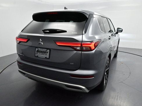 Used 2022 Mitsubishi Outlander SE image 41