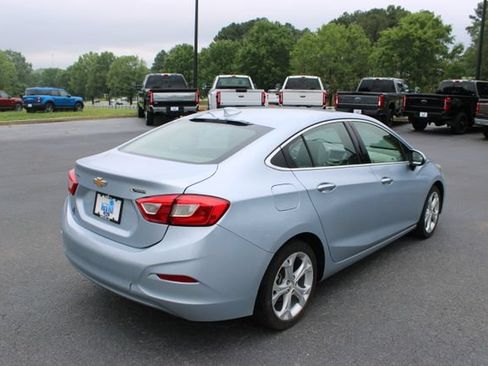 Used 2018 Chevrolet Cruze Premier FWD image 15