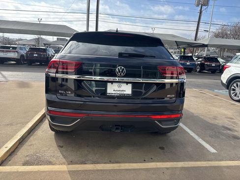 Certified 2020 Volkswagen Atlas Cross Sport SEL w/ Cross Sport MDO Package image 4
