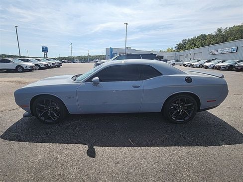 Used 2022 Dodge Challenger R/T w/ Blacktop Package image 5