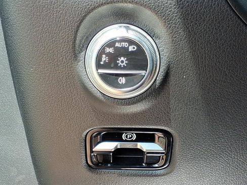 Certified 2025 Mercedes-Benz C 300 4MATIC Sedan image 17