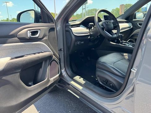 Used 2023 Jeep Compass Latitude AWD/4WD image 14