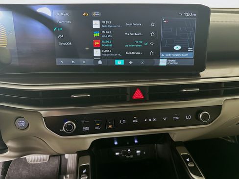 Used 2025 Kia Sorento EX w/ Panoramic Sunroof Package FWD image 24