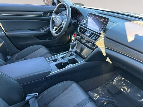 Used 2020 Honda Accord EX image 15