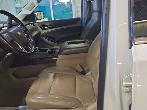 Used 2019 Chevrolet Suburban LT image 10