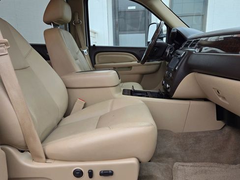 Used 2014 GMC Sierra 2500 Denali w/ Suspension Package, Off-Road image 10