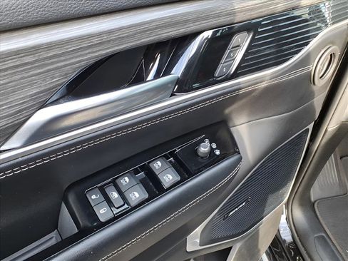 Used 2023 Jeep Wagoneer L Series III w/ Rear Seat Video Group 1 image 27