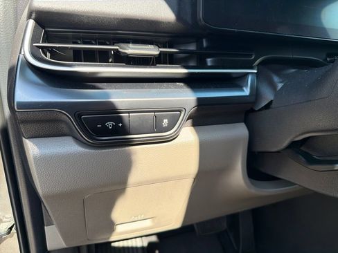 Used 2025 Kia Carnival FWD image 13