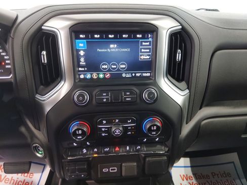 Used 2021 Chevrolet Silverado 1500 LT Trail Boss w/ Convenience Package II image 19