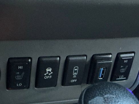 Used 2020 Nissan Frontier SV AWD/4WD image 13