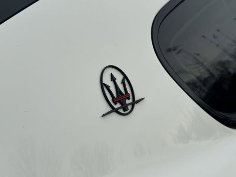 Used 2015 Maserati GranTurismo MC image 36