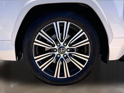 Used 2024 Lexus LX 600 4WD w/ Luxury Package image 8