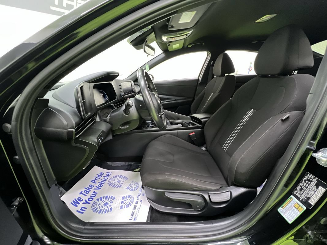 Used 2025 Hyundai Elantra SEL FWD image 16