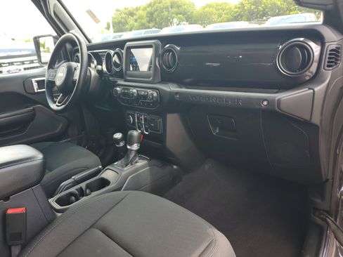 Used 2020 Jeep Wrangler Unlimited Sport image 18