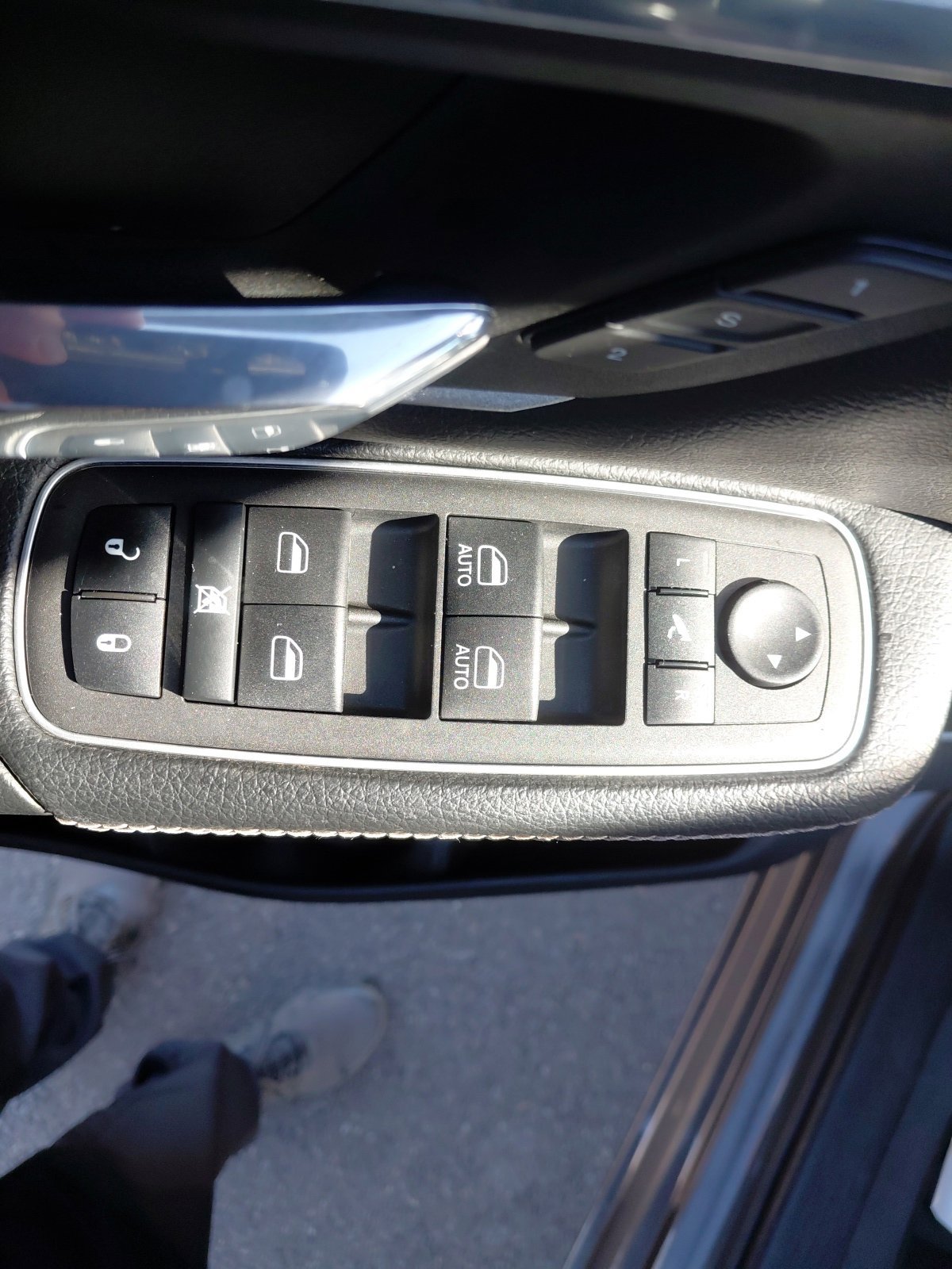 Used 2023 RAM 1500 Laramie AWD/4WD image 19