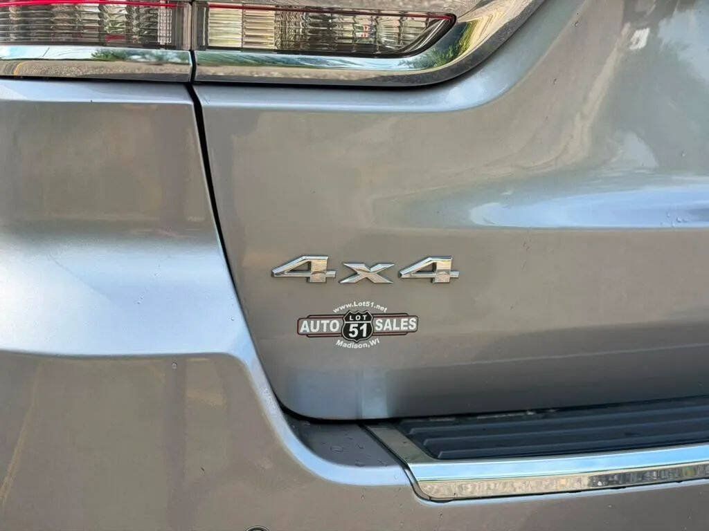 Used 2017 Jeep Grand Cherokee Overland AWD/4WD image 9
