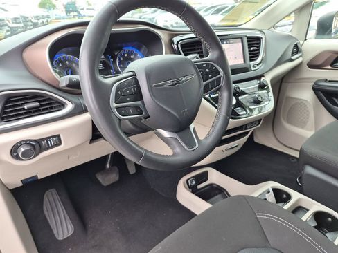 Used 2023 Chrysler Voyager LX FWD image 17