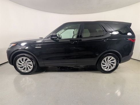 Used 2025 Land Rover Discovery S image 4