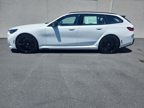 New 2027 BMW M5 Touring AWD/4WD image 4