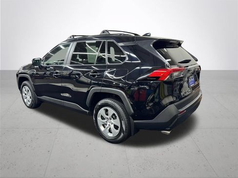 Used 2021 Toyota RAV4 LE AWD/4WD image 4