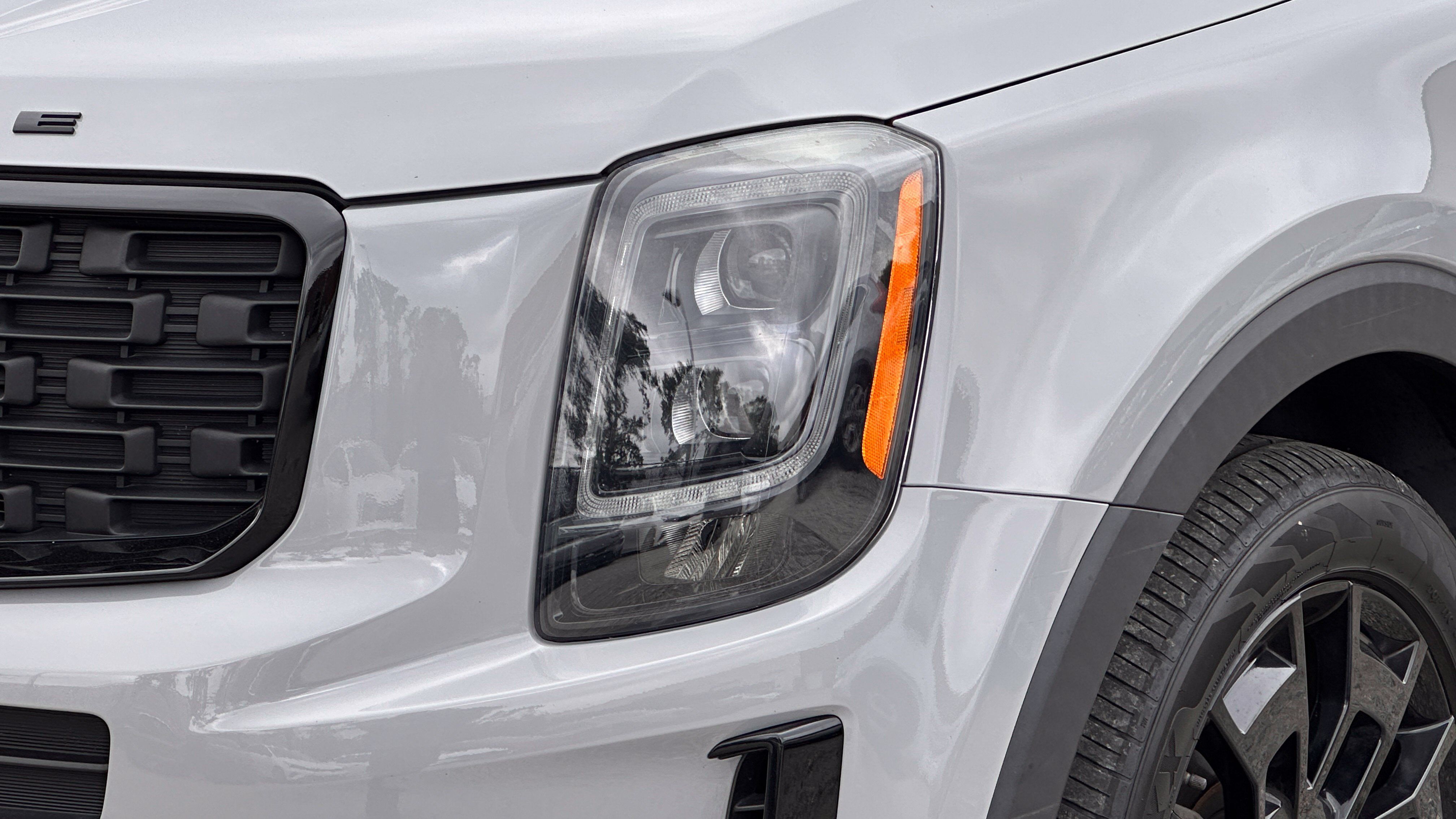 Used 2022 Kia Telluride EX w/ EX Premium Package AWD/4WD image 2