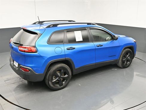 Used 2018 Jeep Cherokee Limited w/ Technology Group AWD/4WD image 25