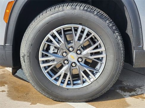 Certified 2025 Chevrolet Traverse LT image 7