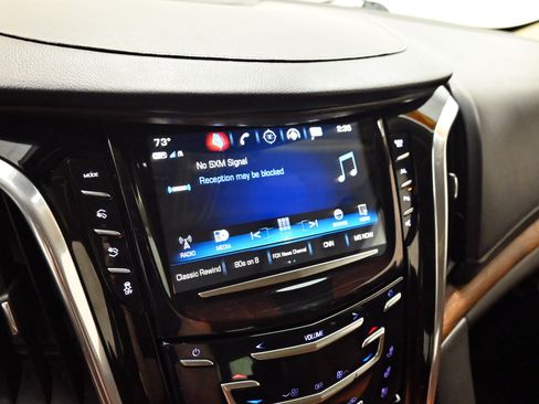 Used 2019 Cadillac Escalade Premium Luxury AWD/4WD image 12