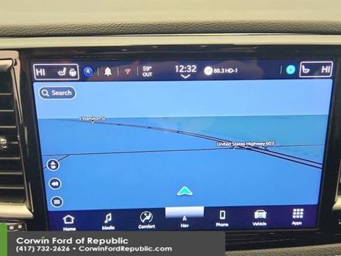 Used 2024 Chrysler Pacifica Select image 16