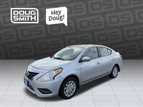 Used 2015 Nissan Versa SV image 1