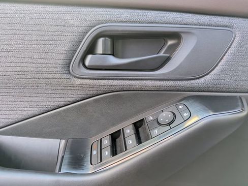 Used 2023 Nissan Rogue S FWD image 14