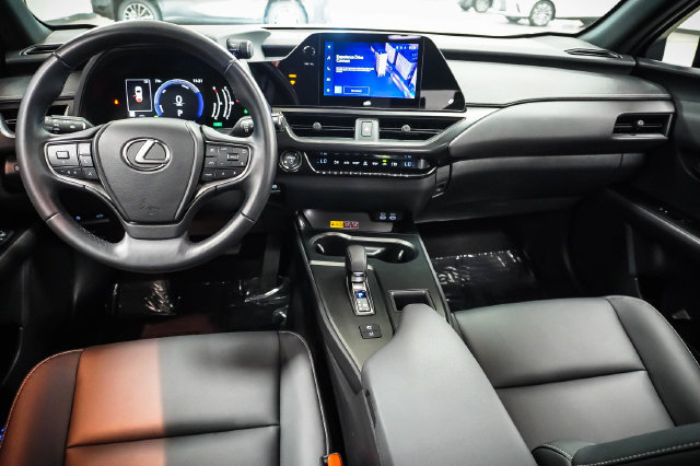Certified 2025 Lexus UX 300h FWD w/ Accessory Package (Z2) image 21