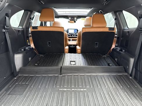 Used 2021 Toyota Highlander Platinum image 30