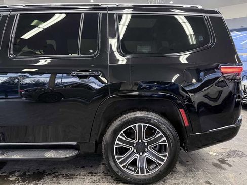 Used 2024 Jeep Wagoneer 4WD w/ Premium Group I image 13